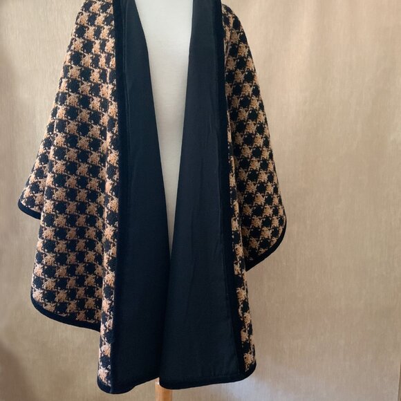 Vintage Black & Camel Houndstooth Wool Cape with Matching Scarf - Picture 6 of 11